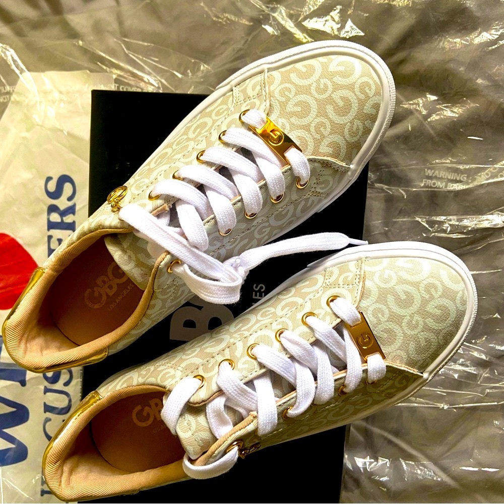 Women's sneakers